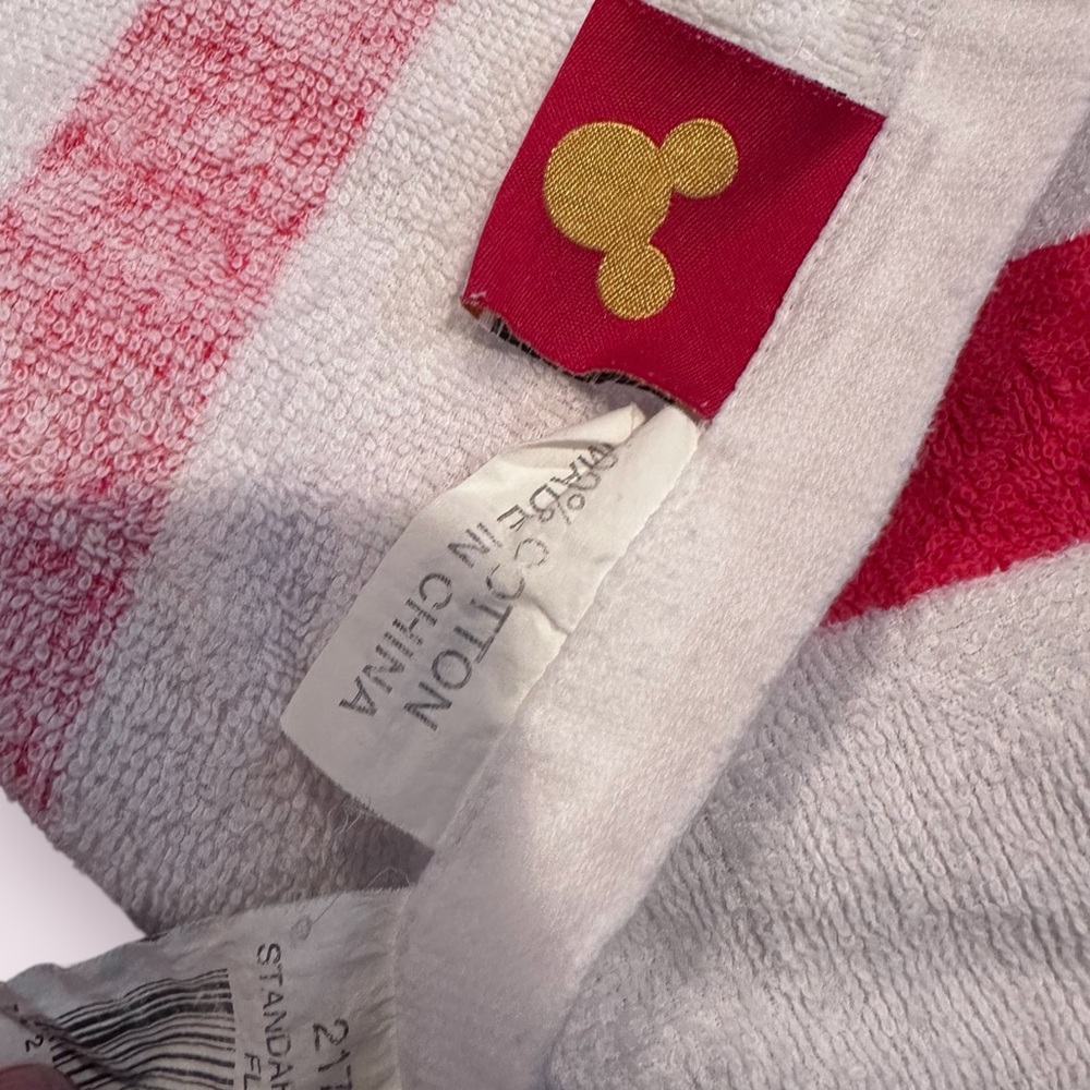 Disney White And Red Winnie the Pooh and Tigger Beach Towel 55" x 27" - Picture 6 of 10